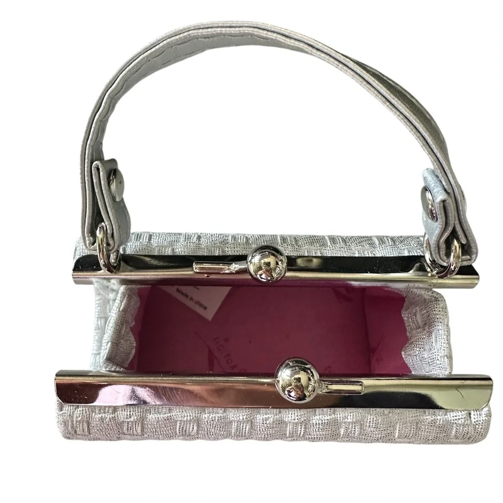 N/A silver length charm
